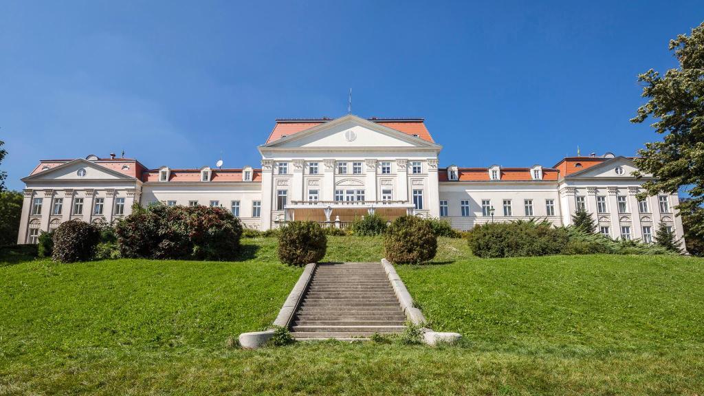 Austria Trend Hotel Schloss Wilhelminenberg 4*