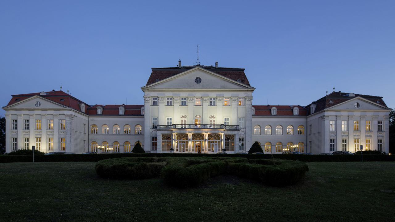 Austria Trend Hotel Schloss Wilhelminenberg 4*