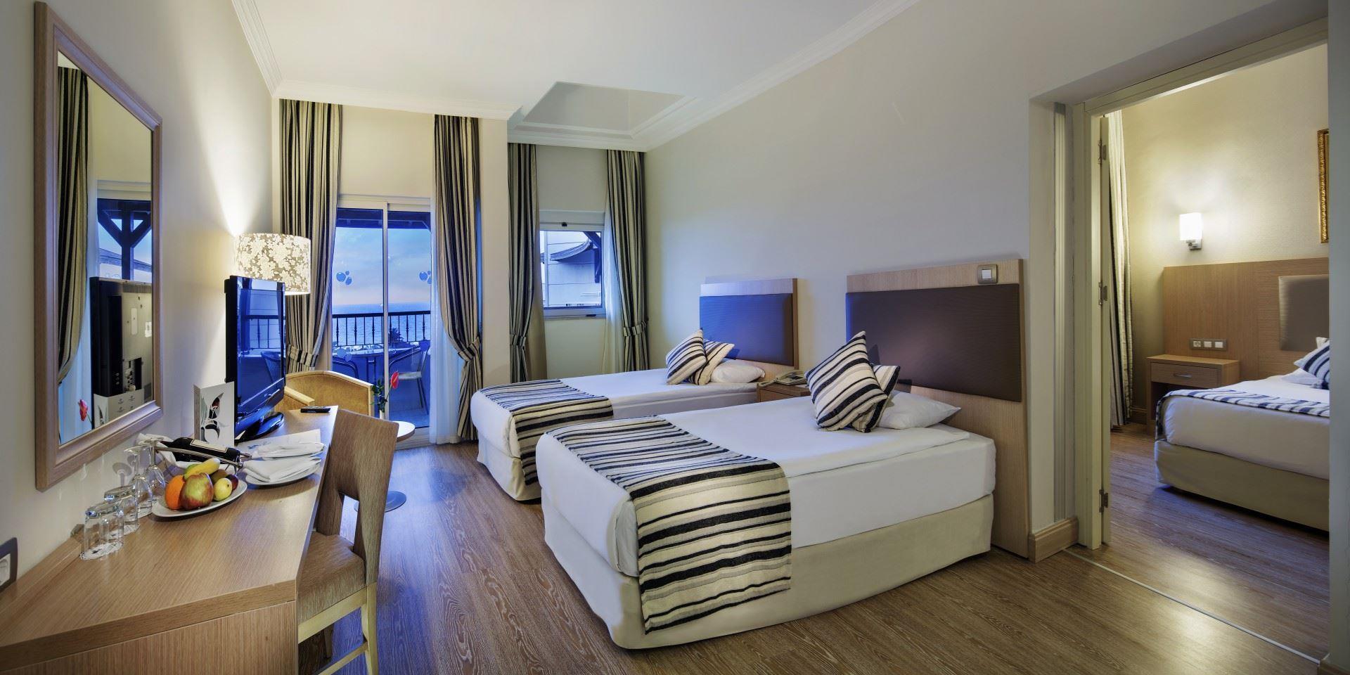 Отель Crystal Tat Beach Golf Resort & Spa 5*