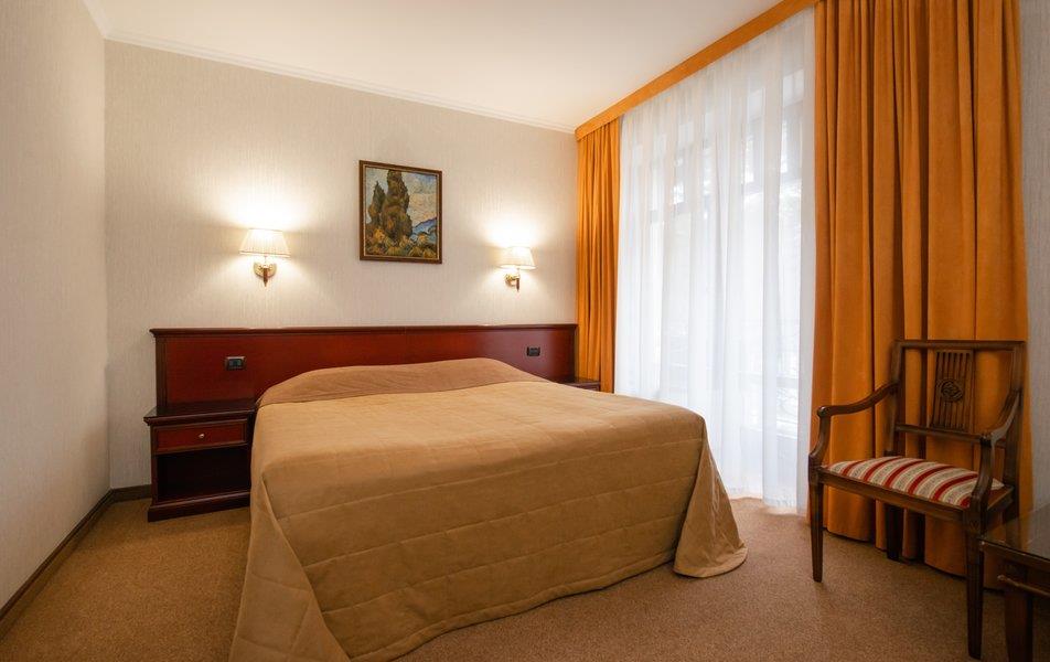 Парк - Отель Грааль 4*