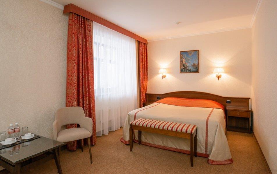 Парк - Отель Грааль 4*