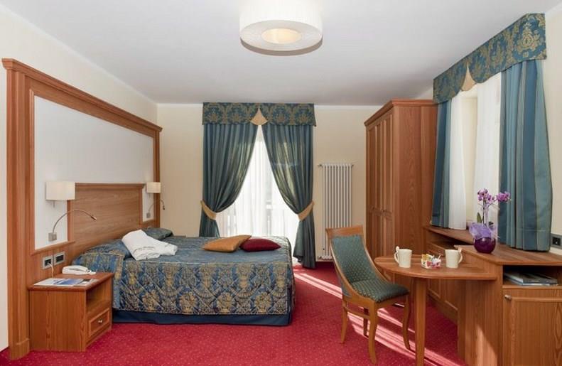Hotel Serena 3*