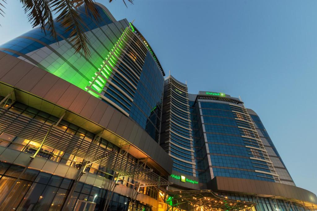 Holiday Inn Abu Dhabi 4*