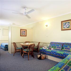 Cairns Queenslander Apartments 3*