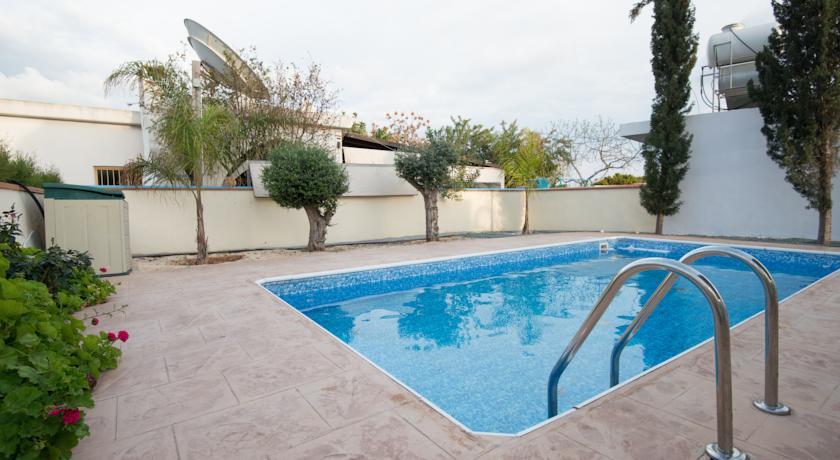 Macronissos Beach Villas 3*