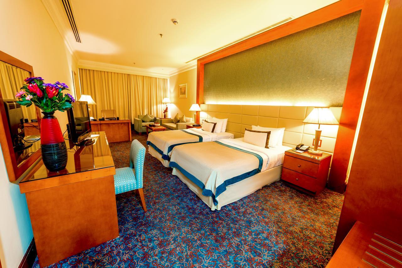 Grand Excelsior Hotel Al Barsha 5*
