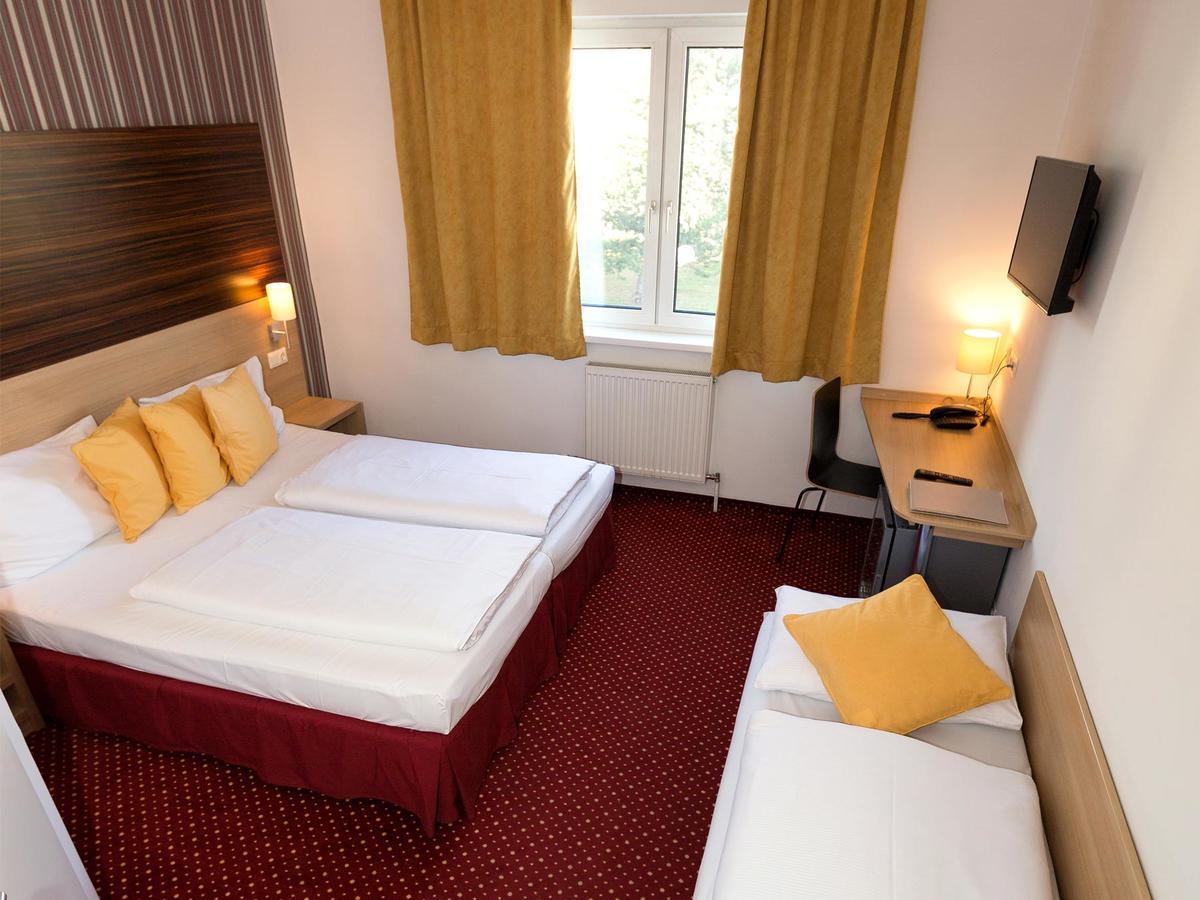 Arion Airport Hotel 3*