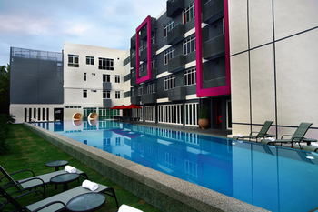 Fave Hotel Cenang Beach 4*