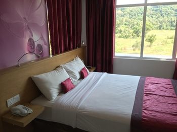 Fave Hotel Cenang Beach 4*