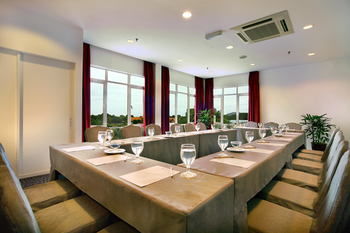 Fave Hotel Cenang Beach 4*