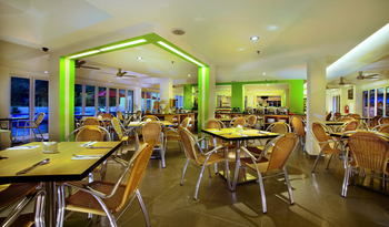 Fave Hotel Cenang Beach 4*