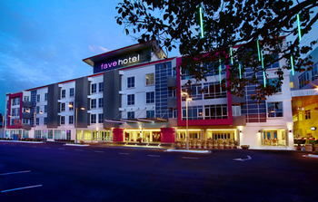 Fave Hotel Cenang Beach 4*