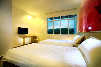 Fave Hotel Cenang Beach 4*