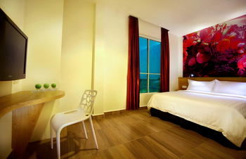 Fave Hotel Cenang Beach 4*