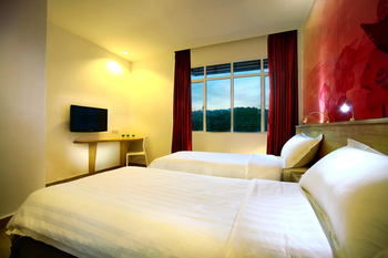 Fave Hotel Cenang Beach 4*