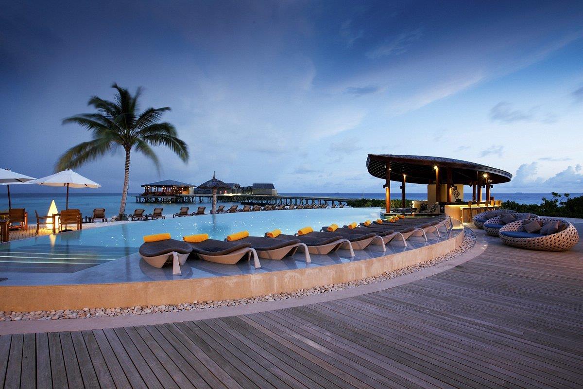 Centara Ras Fushi Resort & Spa Maldives 4*