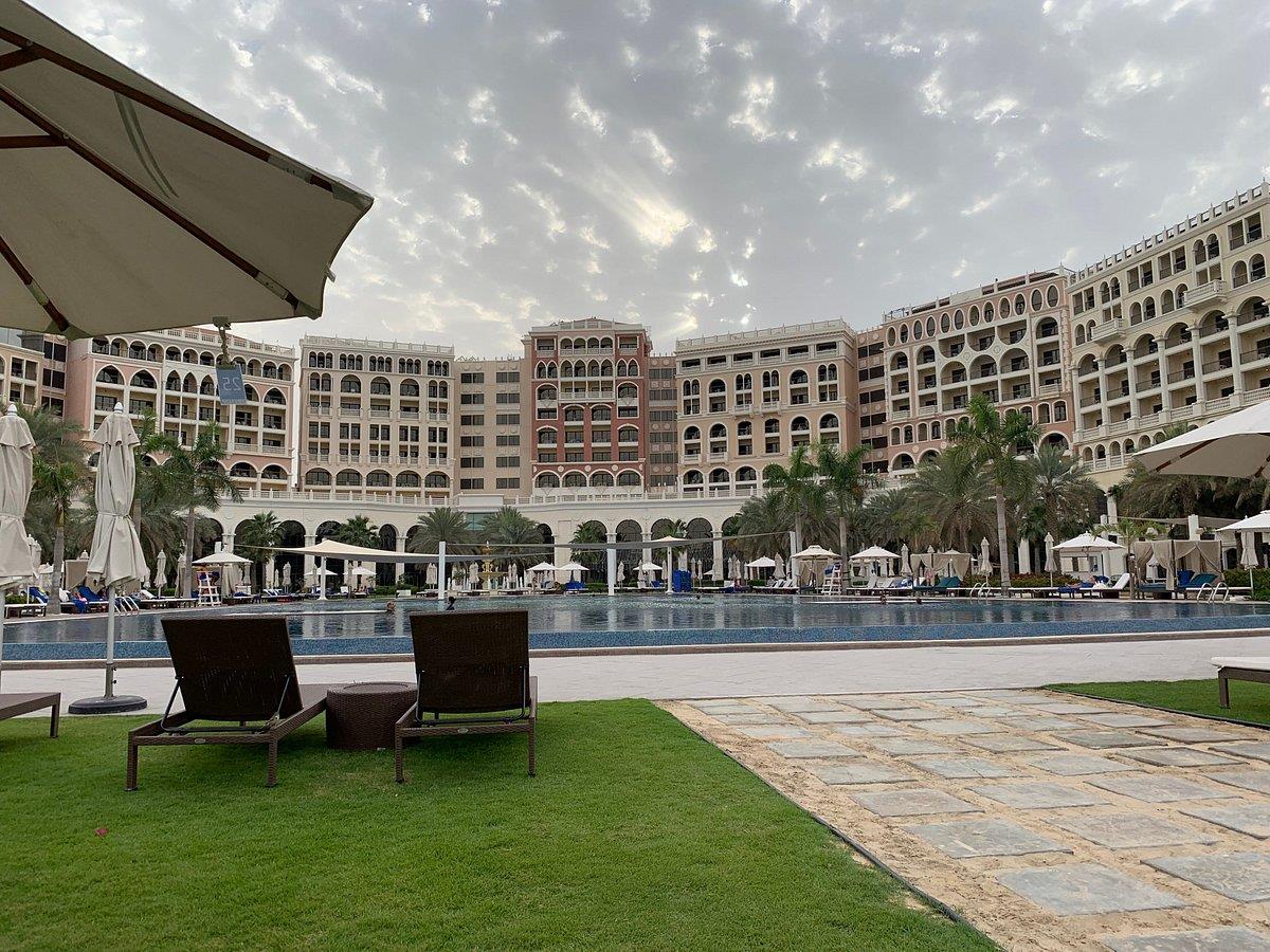 The ritz carlton abu dhabi. Ritz Carlton Abu Dhabi. Абу Даби the Ritz Carlton Grand canal5. Ritz Carlton Abu Dabi. The Ritz-Carlton Abu Dhabi Grand canal 5*.