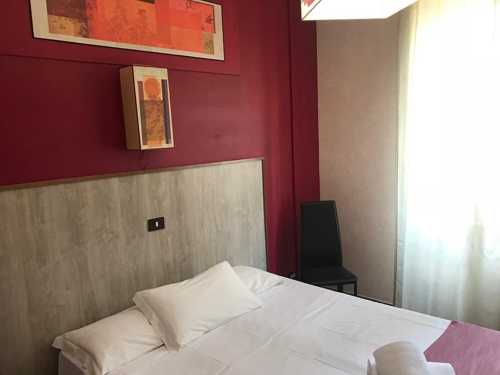 Roma Room Hotel 3*