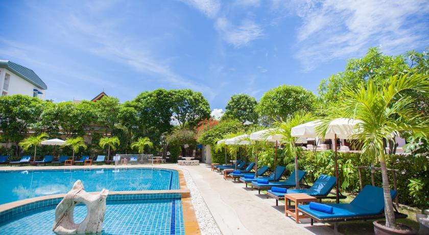 Chalong Beach Hotel & Spa