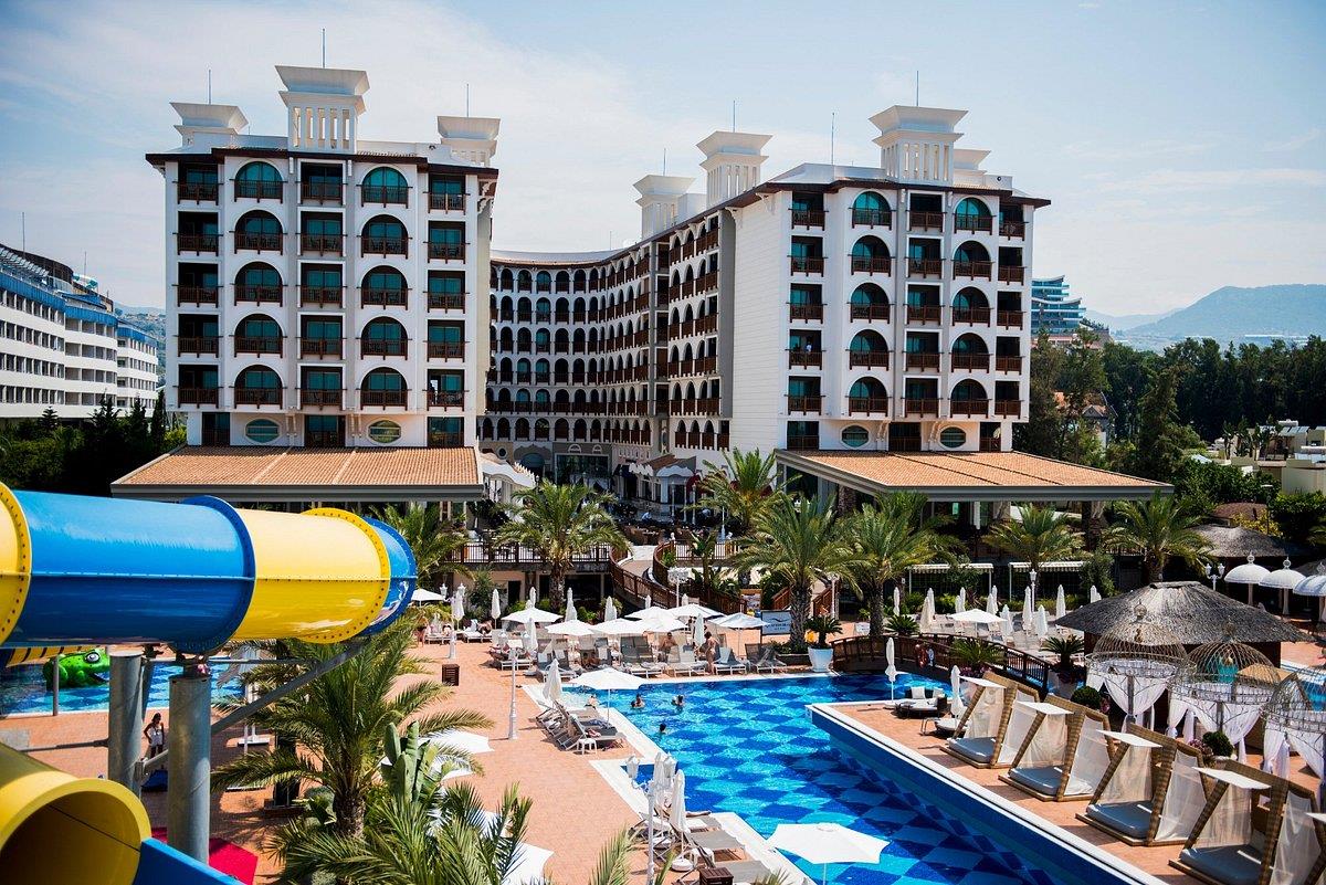 Quattro Beach Spa & Resort Hotel 5*