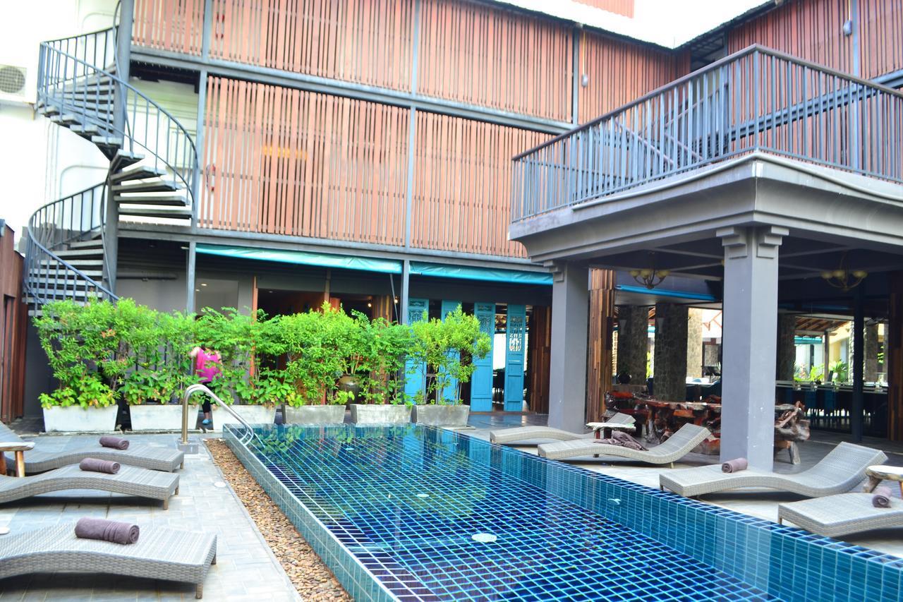 Best western plus beachfront phuket. Lap roi отель. The Beachfront Hotel Phuket. Makha Hotel lap Dunham.