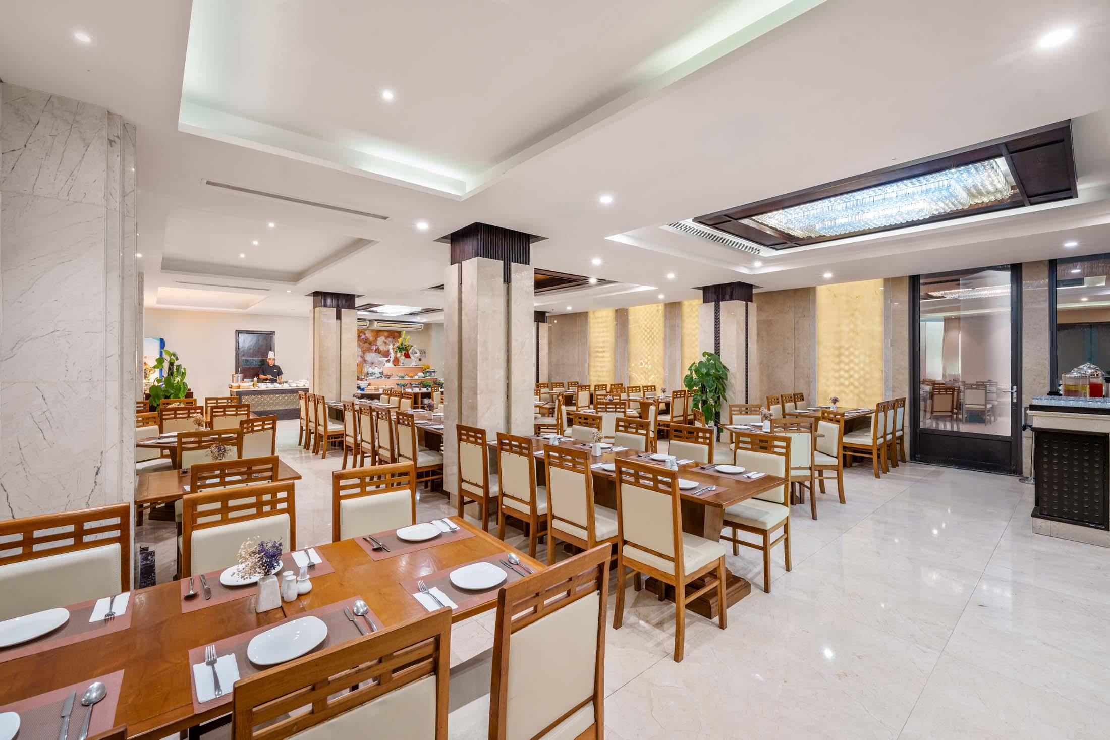 Holiday Beach Danang Hotel & Resort 4*