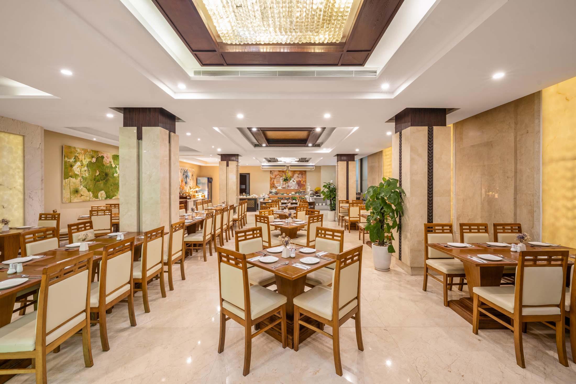 Holiday Beach Danang Hotel & Resort 4*