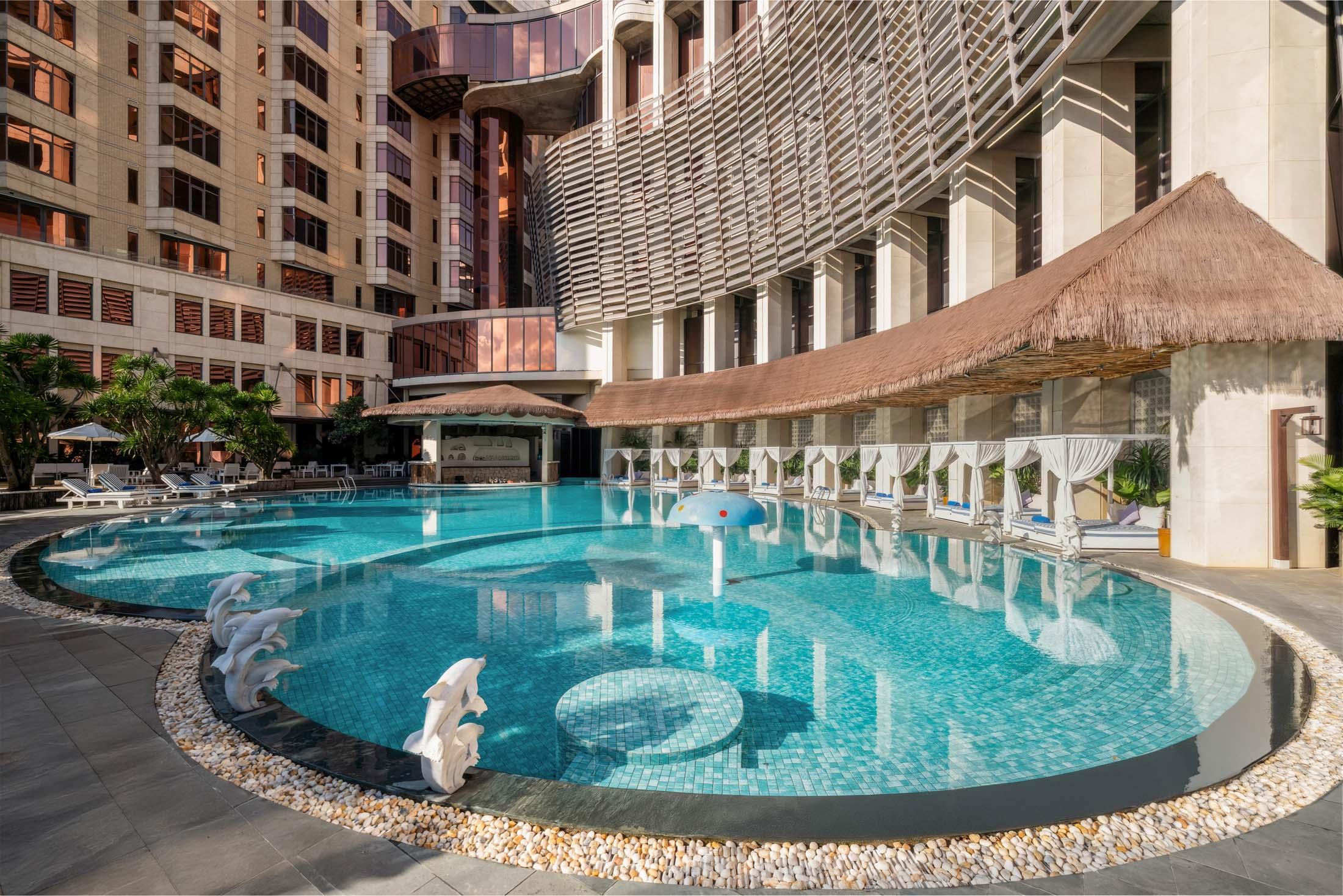 Holiday Beach Danang Hotel & Resort 4*