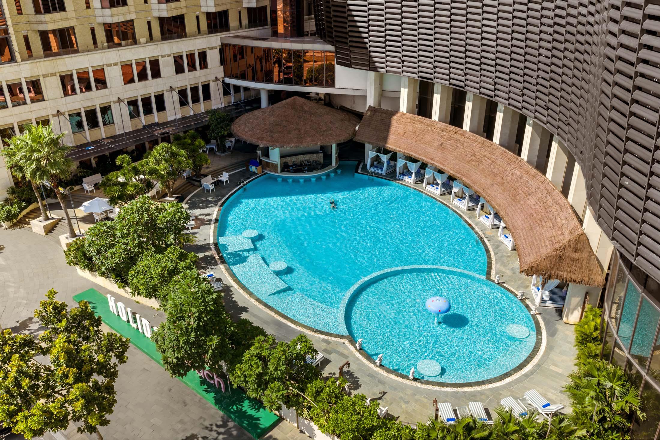 Holiday Beach Danang Hotel & Resort 4*