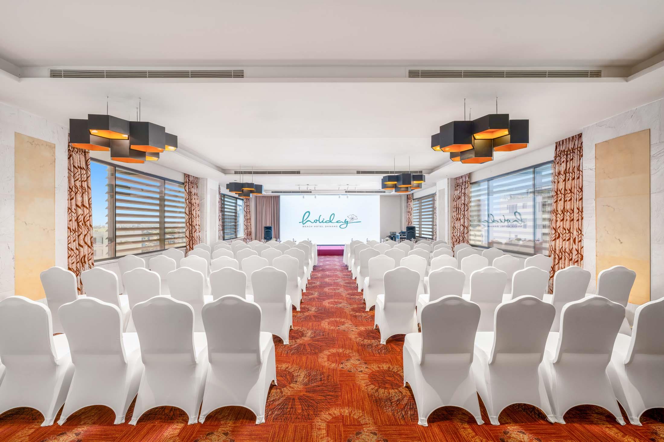 Holiday Beach Danang Hotel & Resort 4*