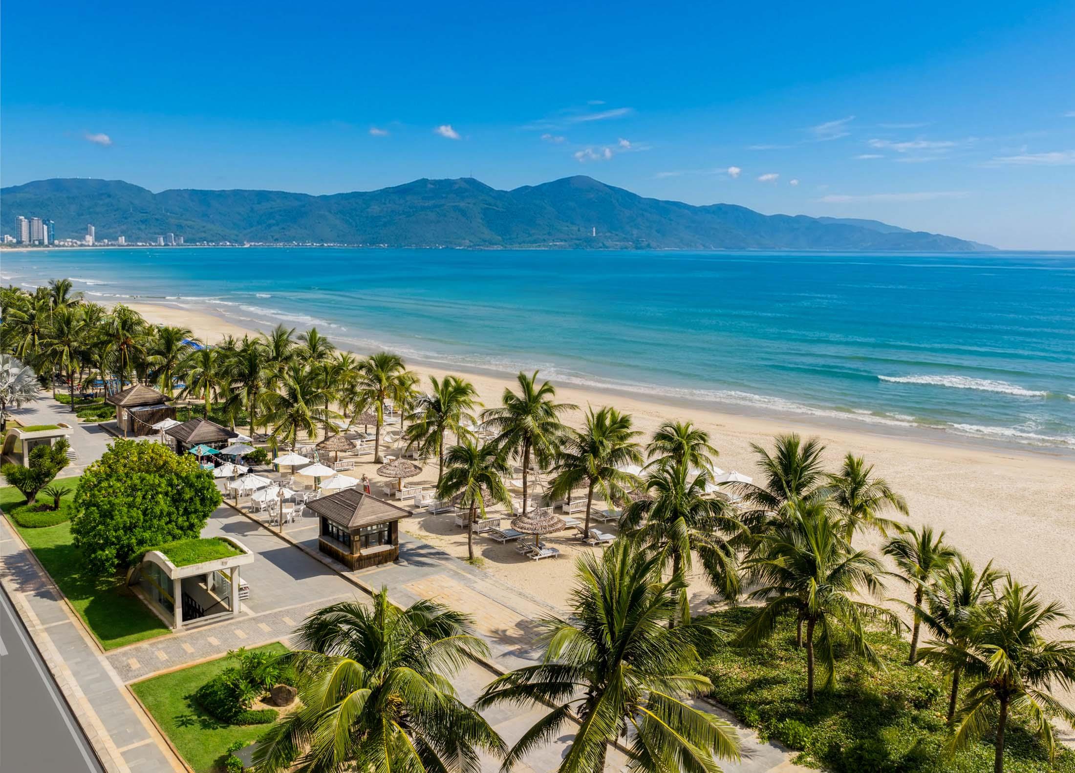 Holiday Beach Danang Hotel & Resort 4*