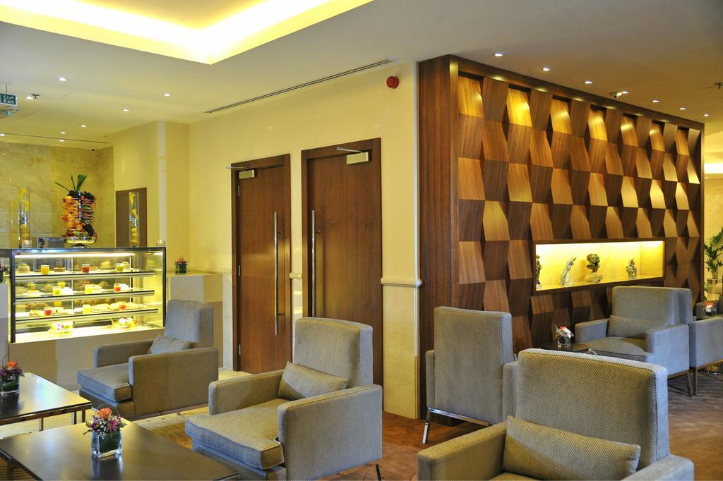 Ramada Abu Dhabi Corniche 4*