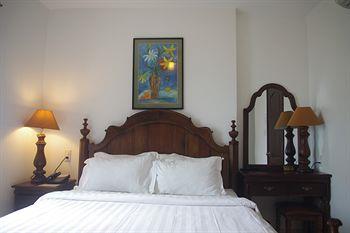Halo Hotel 2*