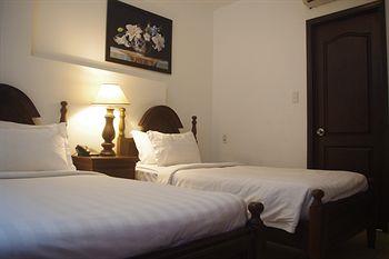 Halo Hotel 2*