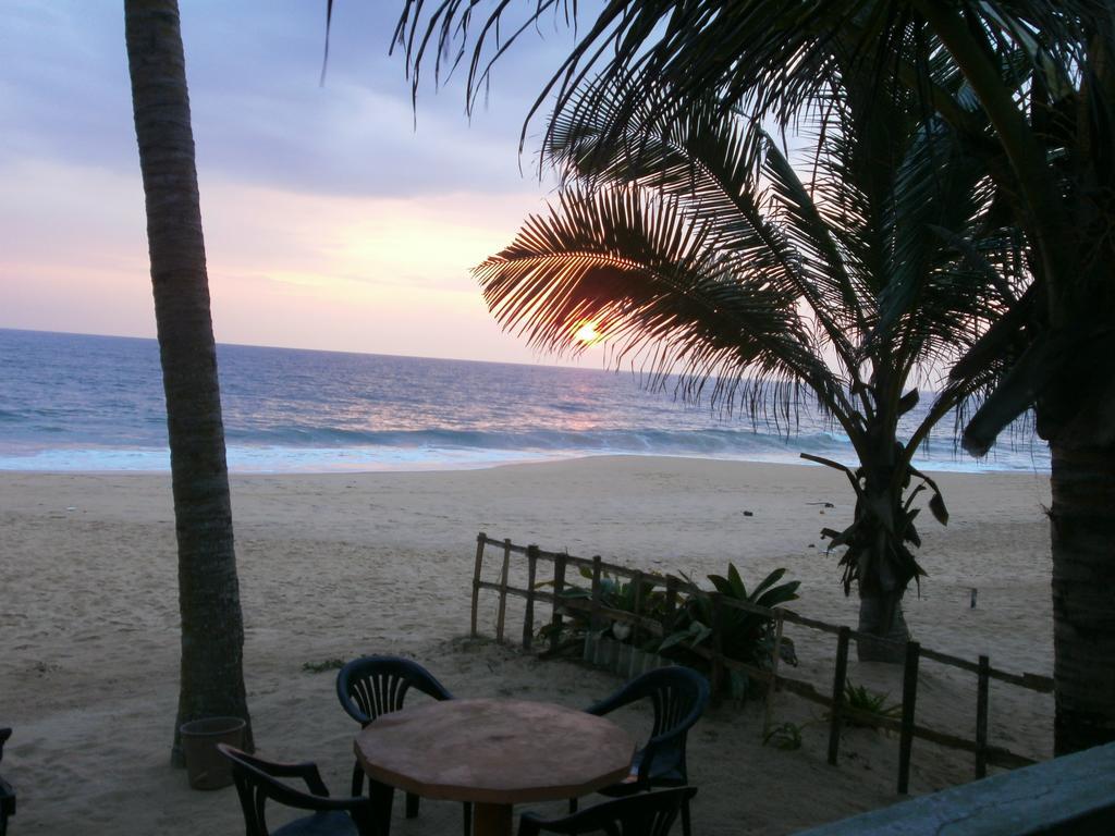 Пляж хиккадува шри. Хиккадува Шри Ланка. Шри-Ланка,Хиккадува,Hikkaduwa Beach Hotel. Hikkaduwa Beach Hotel Шри Ланка. Пляж Хиккадува Шри Ланка.
