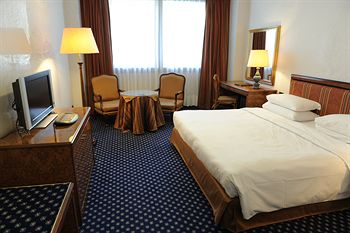 Tower Genova Airport - Hotel & Conference Center 4*