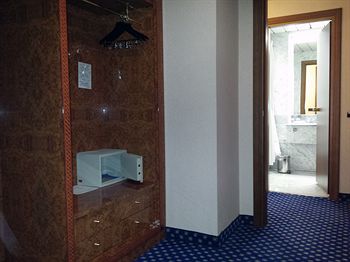 Tower Genova Airport - Hotel & Conference Center 4*