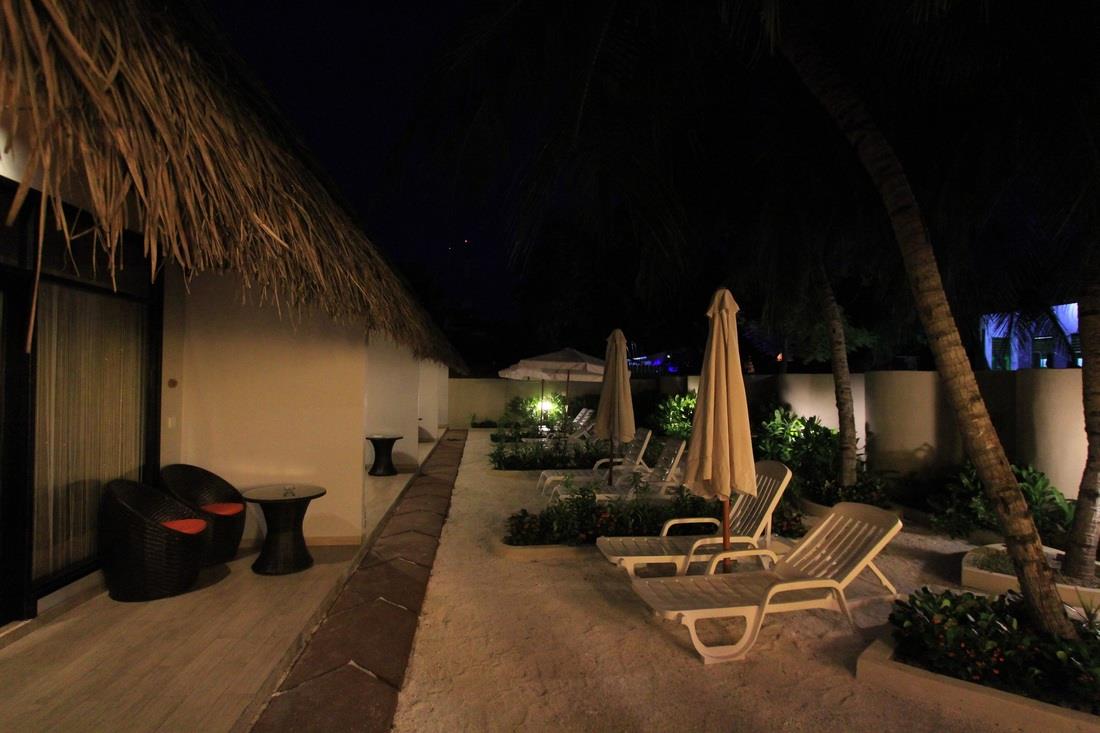 Island inn. Хангнаамеедхоо Мальдивы. Махибаду Мальдивы. Carls Island Inn. The local Hotels.