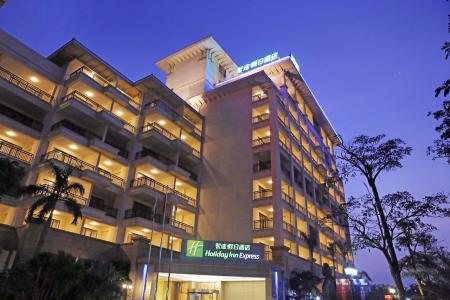 Отель Holiday Inn Express Haikou West Coast в Хайкоу - Китай