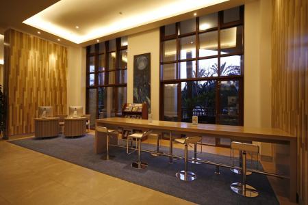 Отель Holiday Inn Express Haikou West Coast в Хайкоу - Китай