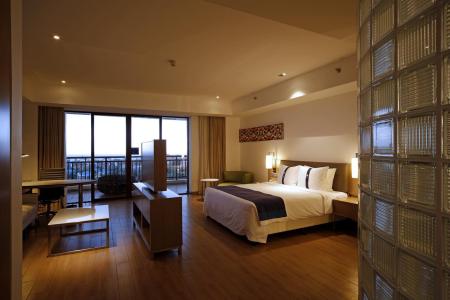 Отель Holiday Inn Express Haikou West Coast в Хайкоу - Китай