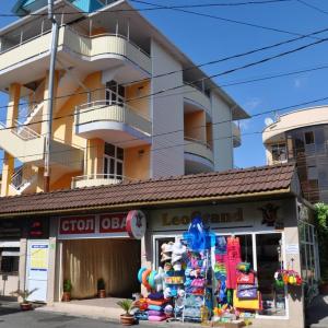 отель Hotel Leo Grand