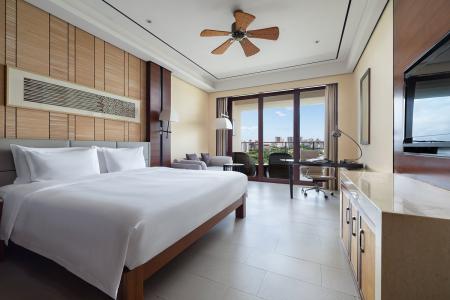 Отель Crowne Plaza Sanya City Center в Санья - Китай