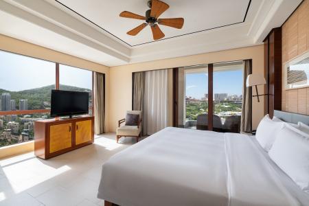 Отель Crowne Plaza Sanya City Center в Санья - Китай