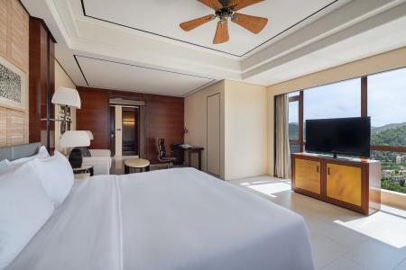 Отель Crowne Plaza Sanya City Center в Санья - Китай