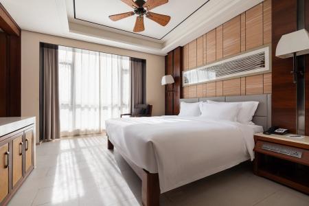 Отель Crowne Plaza Sanya City Center в Санья - Китай