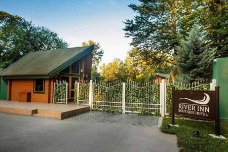 River Inn Resort & SPA