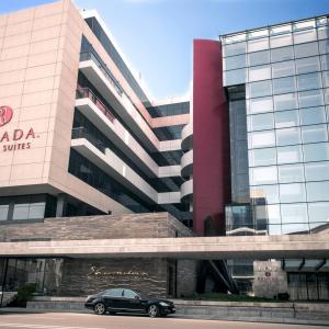 отель Ramada Hotel & Suites Baku