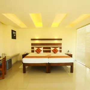 отель Beacon Beach Hotel