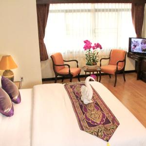 отель Yellow Ribbon Hills Boutique Suites